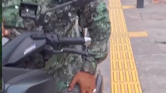 Gaya-gayaan Pemotor Jajah Trotoar Depok, Ngaku Tentara Padahal Bukan
