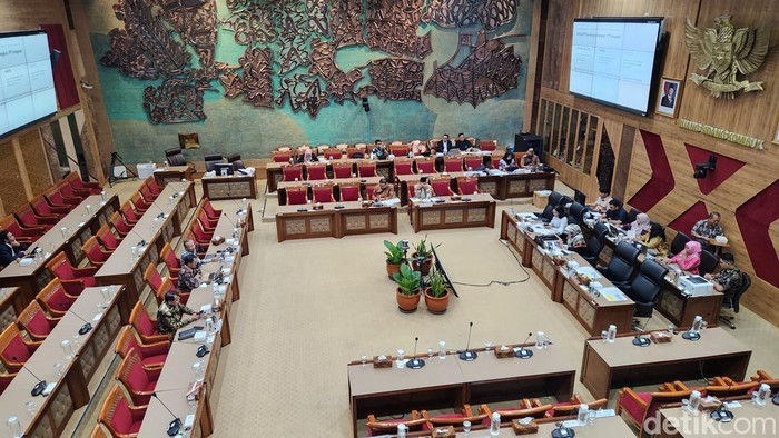 Rapat Panja SPMB di DPR: Pakar Ungkap Modus Kecurangan Makin Canggih dengan Mikrofon Miniatur