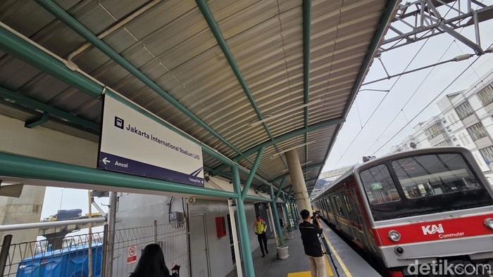 Uji Coba KRL ke Stasiun JIS: 45 Menit dari Jakarta Kota, Begini Pengalaman Redaksi Kami