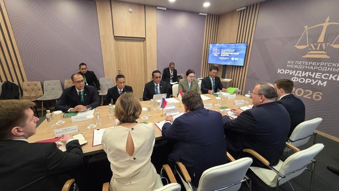 Menkum Supratman Perkenalkan Posbankum Desa di Forum Hukum Global St. Petersburg