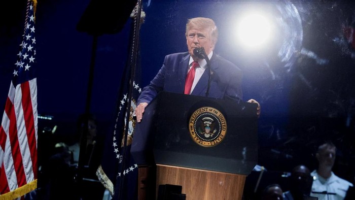 Trump Hubungi Presiden FIFA, Minta Kartu Merah Pemain AS Ditinjau Ulang
