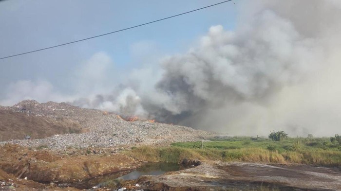 7 Hektare TPA Jatiwaringin Terdampak Kebakaran, Puluhan Warga Mengungsi