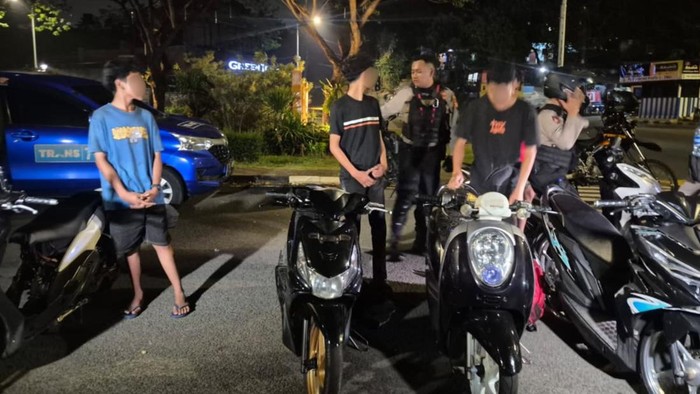 Patroli Brimob dan Polres Metro Jaktim Gagalkan Aksi Balap Liar di Pinang Ranti, Lima Motor Diamankan