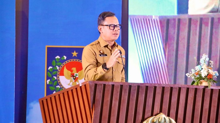 Wamendagri Bima Arya Luncurkan Program Kepala Desa Masuk Kampus di UI Depok