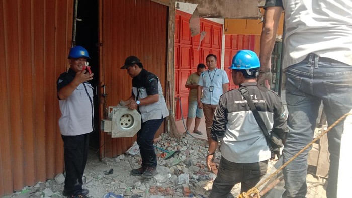 PLN Putus Aliran Listrik Ruko Diduga Tambang Bitcoin di Bekasi