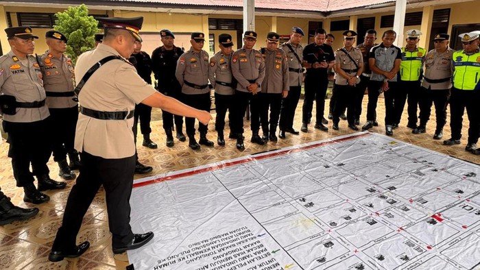 POLRES ROHIL KERAHKAN 279 PERSONEL AMANKAN BAKAR TONGKANG DI BAGANSIAPIAPI