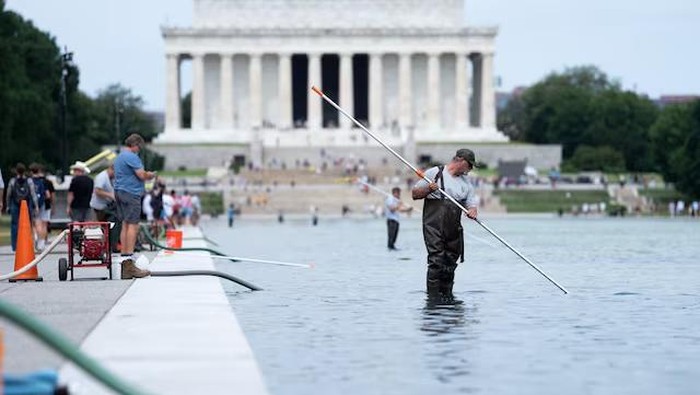 Trump Berang Kolam Refleksi Monumen Lincoln Jadi Objek 'Vandalisme'