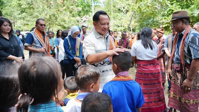 Mendagri Apresiasi Ketangguhan Budaya Desa Adat Matabesi, Sebut Perpaduan Unik Sejarah dan Alam NTT