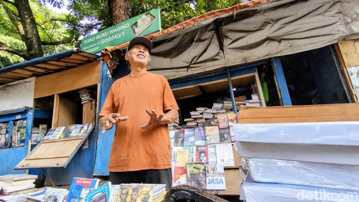 Kisah Wagino, 25 Tahun Berjualan Buku di Kawasan Dipatiukur Kini Harus Rela Tergusur