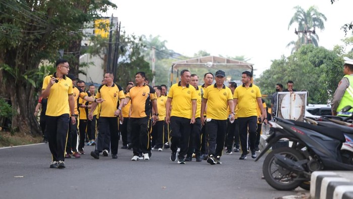 Sambut Hari Bhayangkara Ke-80, Polda Sumsel Ajak Warga Olahraga dan Tanam Pohon