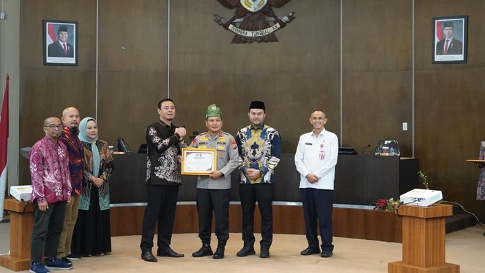 Polda Riau Raih Dua Anugerah Keterbukaan Informasi, Kapolda Sebut Momentum HUT Bhayangkara