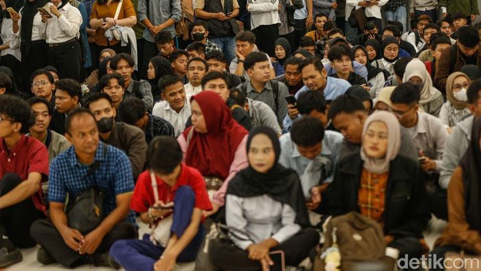 RIBUAN PENCARI KERJA PADATI JOB FAIR BEKASI, BURU 5.000 LOWONGAN TERSEDIA