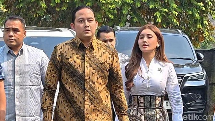 Sespri Prabowo Temui Jokowi di Solo, Bawa Undangan Pernikahan