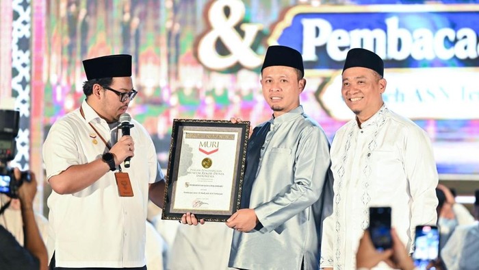 Rekor MURI! 9.184 ASN Pekanbaru Lantunkan Surah Al-Mulk Bersama