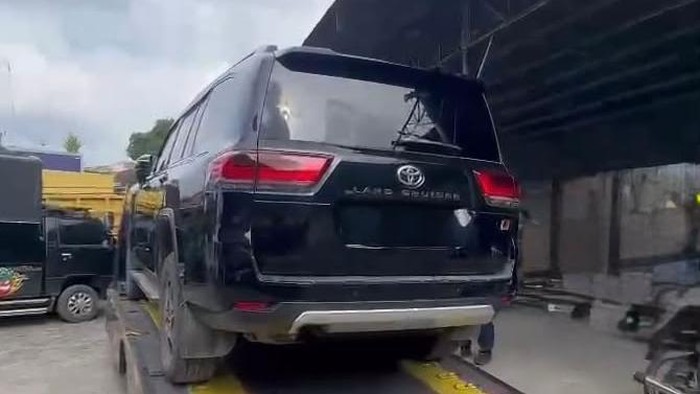 KPK Temukan Land Cruiser Suap yang Disembunyikan Bupati Kuansing di Siantar