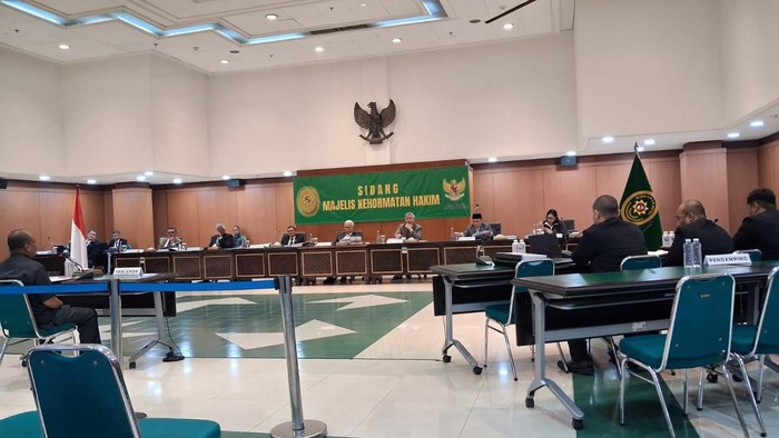 Tilap Duit Lelang Rp 2 Miliar, Mantan Ketua PN Kudus Dipecat