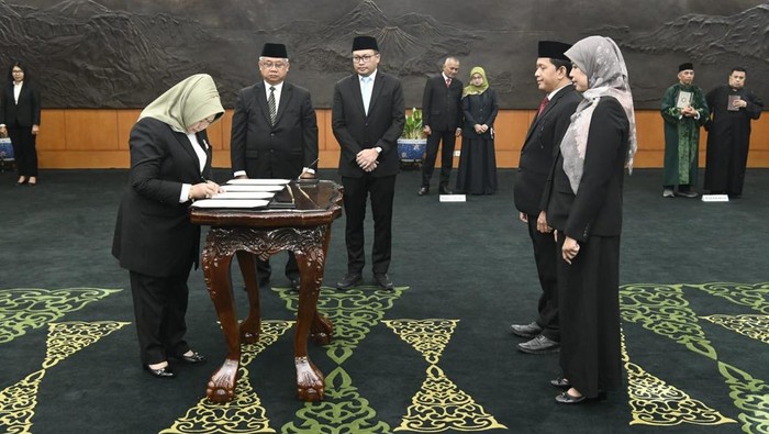 Plt Sekjen MPR Lantik 3 Pejabat Tinggi Pratama, Siti Fauziah Tekankan Kolaborasi demi Agenda Strategis