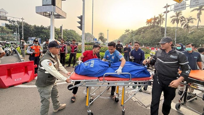 JAKARTA — Sebuah kecelakaan tunggal yang tragis terjadi di kawasan strategis ibu kota, tepatnya di sekitar bundaran Patung Kuda, Jakarta Pusat, pada Senin pagi (6/7/2026). Seorang pengemudi ojek  online  (ojol) dilaporkan meninggal dunia di lokasi kejadian akibat insiden nahas tersebut.