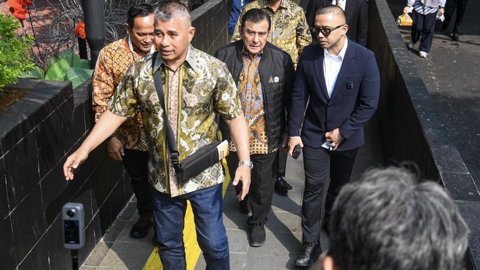 JAKARTA — Komisi Pemberantasan Korupsi (KPK) terus mendalami pusaran kasus dugaan tindak pidana pencucian uang (TPPU) yang melibatkan mantan Bupati Kutai Kartanegara, Rita Widyasari. Dalam pengembangan penyidikan terbaru, penyidik KPK telah memanggil dan memeriksa Ketua Umum Pemuda Pancasila, Japto Soerjosoemarno, untuk dimintai keterangan sebagai saksi. Pemeriksaan ini menjadi babak baru yang signifikan dalam upaya lembaga antirasuah menelusuri aliran dana yang diduga berasal dari gratifikasi.