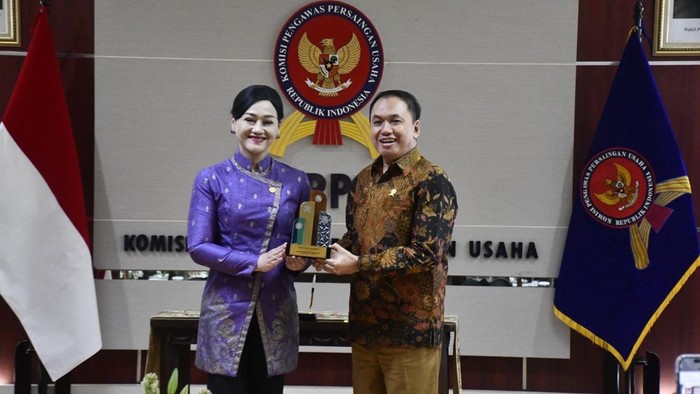 KPPU dan OJK Teken MoU untuk Jaga Persaingan Sehat di Sektor Jasa Keuangan