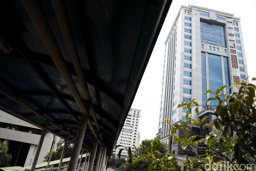 OJK Sanksi Puluhan Perusahaan Pembiayaan dan Pinjol, 54 Pelaku Usaha Kena Sanksi Administratif
