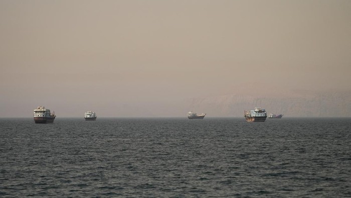 Peringatan Keras Iran buat Kapal yang Lewat di Luar Jalur Resmi Selat Hormuz