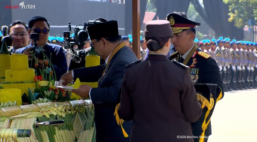 Puncak Peringatan Hari Bhayangkara ke-80: Presiden Prabowo Pimpin Prosesi Pemotongan Tumpeng