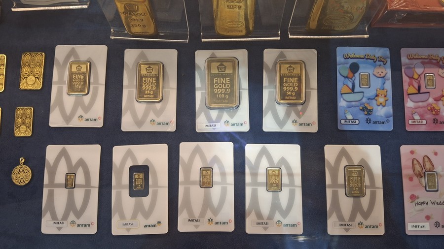 Harga Emas Antam Hari Ini Kembali Melemah