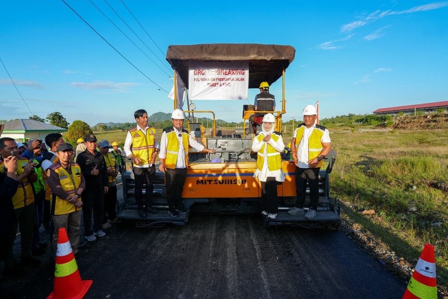Pemerintah Provinsi Sulawesi Selatan resmi memulai pengerjaan megaproyek perbaikan 20 ruas jalan yang telah lama dikeluhkan warga akibat kondisinya yang rusak parah selama bertahun-tahun. Proyek ambisius ini tersebar di sembilan kabupaten dan kota di wilayah Sulsel.