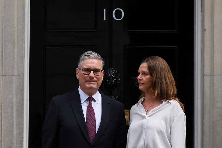 Momen Haru PM Inggris Keir Starmer Bahas Istri-Anak Saat Umumkan Mundur