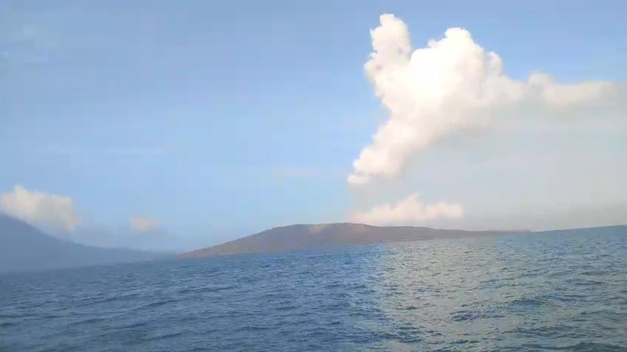 Imbauan Waspada untuk Warga Pesisir karena Gunung Anak Krakatau Siaga