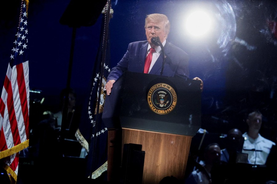 Trump Pamer Kekuatan Militer AS: Venezuela dan Iran Kami Hancurkan