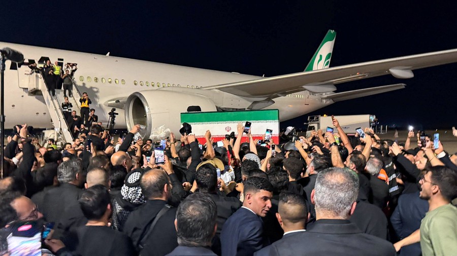 Peti Jenazah Ali Khamenei Mendarat di Irak, Prosesi Sakral Menuju Najaf Segera Digelar