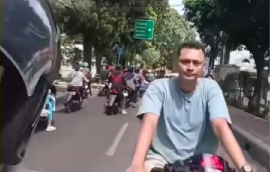 Tak Pakai Helm, Bang Jago Pemukul Pemotor di Jaksel Kena Tilang