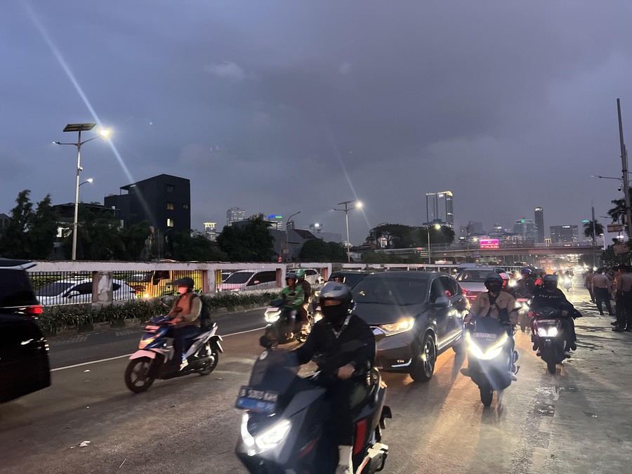 Massa Aksi Mundur Tertib, Kawasan Slipi Kembali Lancar