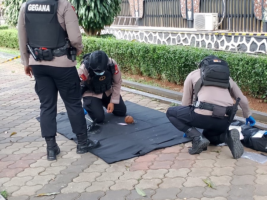 Benda Diduga Mortir Ditemukan di Anjungan TMII, Gegana Evakuasi