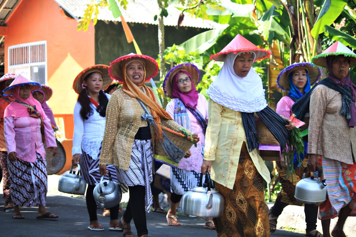 Warung Kopi Tradisional vs Kafe Modern: Pergeseran Budaya Ngopi yang Tak Terelakkan