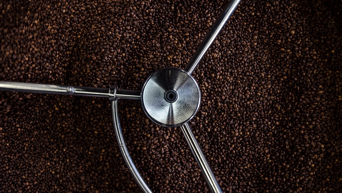 Ketika menyeruput kopi, pernahkah Anda merasakan sensasi rasa yang sulit dijelaskan? Ada yang menyeb