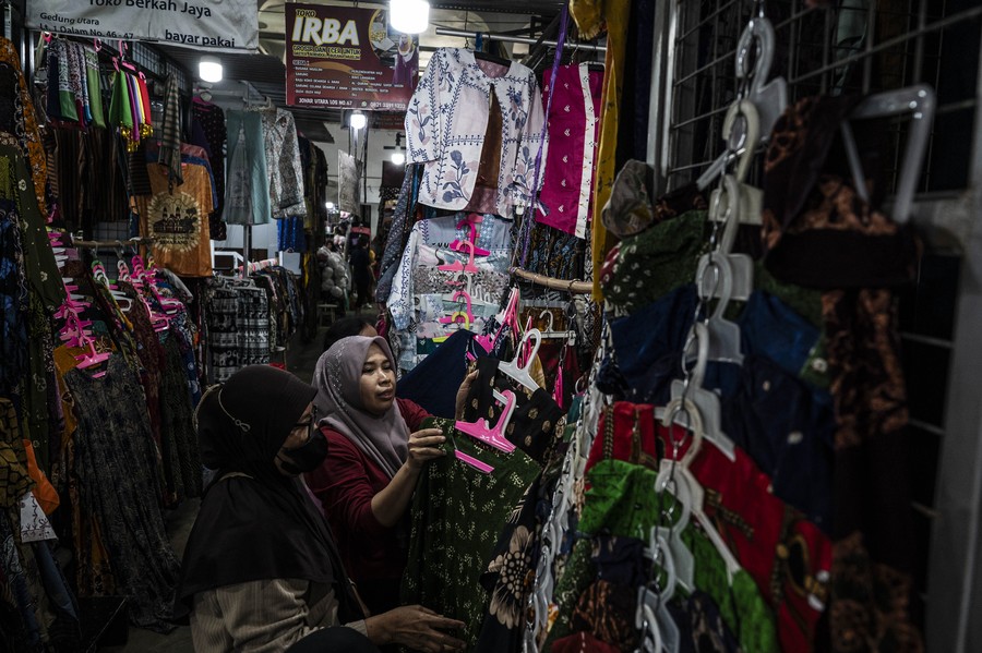 Semarak Ekonomi Kerakyatan di Pasar Johar: UMKM Jateng Buktikan Daya Tahan sebagai Fondasi Nasional