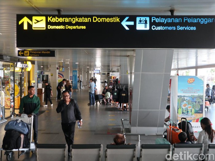Operasional Bandara Husein Sastranegara di Bandung untuk penerbangan komersial berjadwal terus dimatangkan. PT Angkasa Pura Indonesia (Persero) atau InJourney Airports mengonfirmasi bahwa pembicaraan mengenai rute penerbangan yang akan dibuka kembali di bandara yang terletak di jantung Kota Bandung, Jawa Barat, itu telah bergulir. Setidaknya enam perusahaan penerbangan telah menyampaikan minat mereka untuk kembali mengudara dari dan ke bandara bersejarah tersebut.