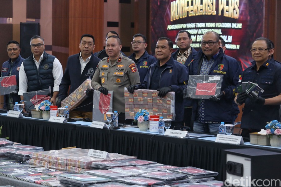 Bareskrim Ungkap Barang Bukti Fantastis Kasus Judi Online, Uang Tunai Rp8,5 Miliar Dipamerkan