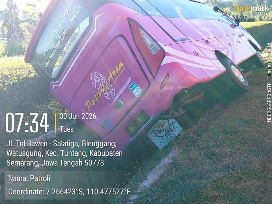 Tragedi di Tol Semarang-Solo: Bus Rombongan Piknik Terguling ke Parit, Dua Nyawa Melayang
