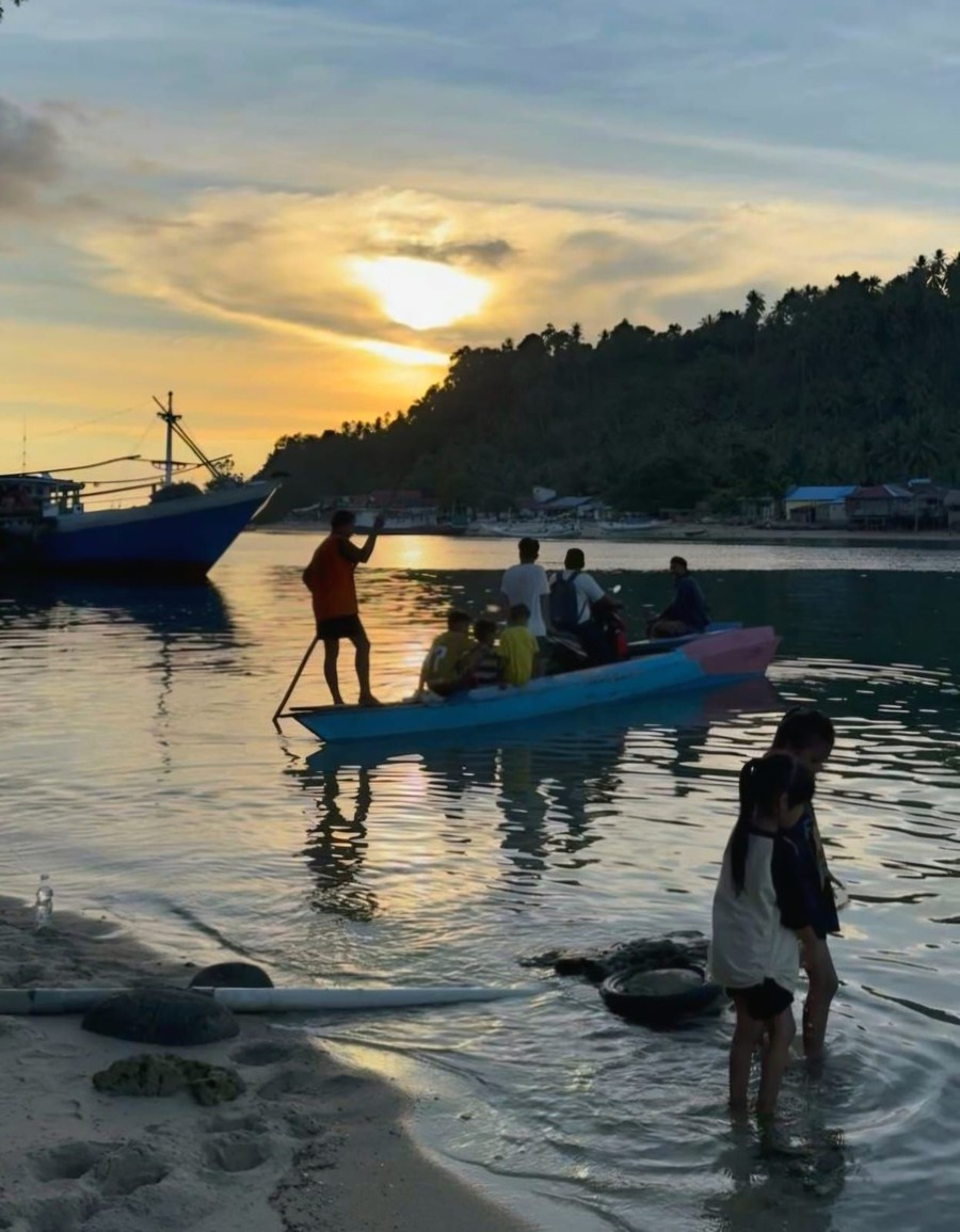 Seperti Ini Rasanya Naik 'Ojek Laut' yang Ongkosnya Rp 5.000