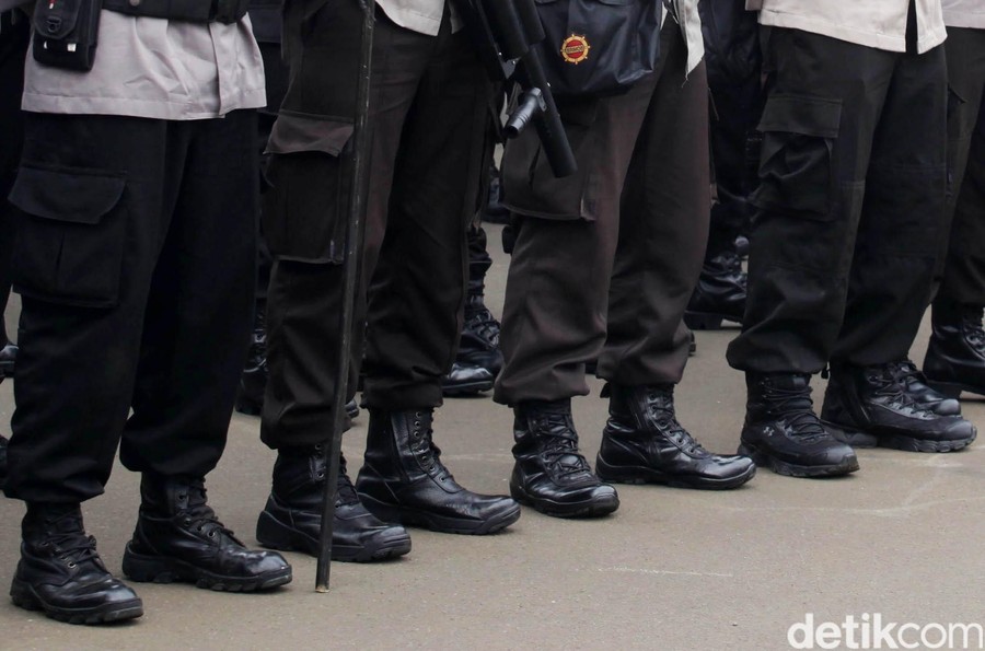 Perwira Polisi Alami Patah Kaki saat Amankan Demo di DPR Senin Lalu