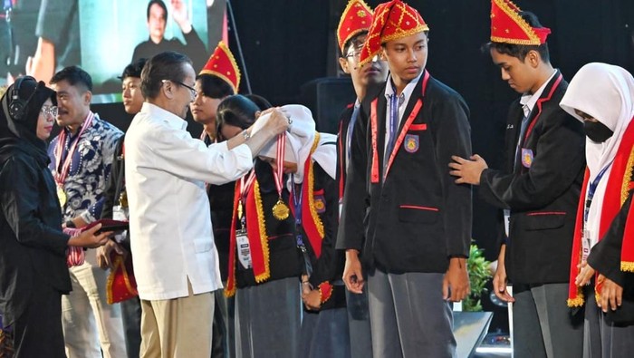 Getar Tak Goyahkan Semangat, SMAN Madani Palu Juara LCC Empat Pilar MPR dan Melaju ke Nasional