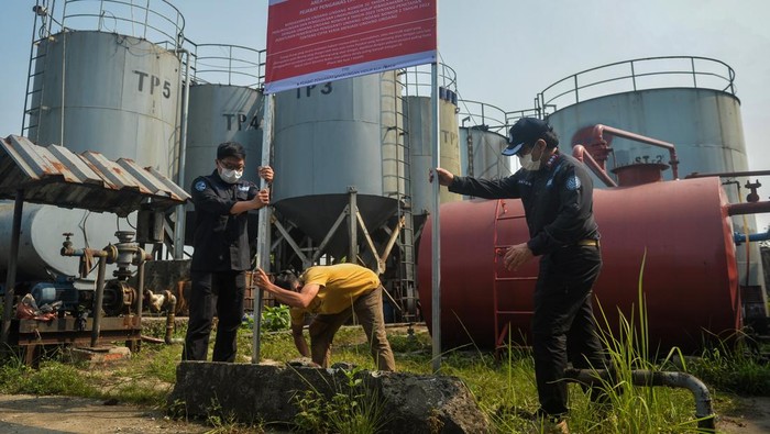 KLH Resmi Segel Pabrik Pengolahan Oli Bekas di Tangerang, Duga Kuat Cemari Lingkungan dan Langgar Aturan