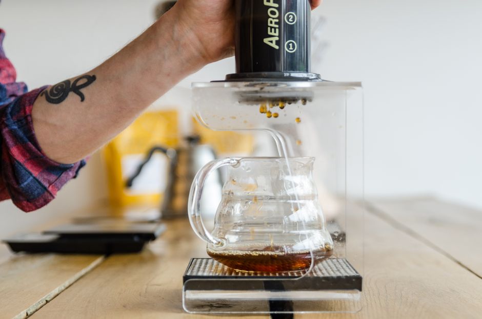 Mengoptimalkan Seduhan Manual: Perbandingan Teknik V60, French Press, dan Aeropress