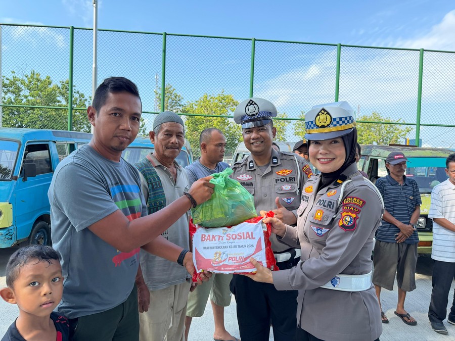 Polda Riau Salurkan 3.360 Paket Bansos dan Air Bersih Jelang Peringatan Hari Bhayangkara ke-80
