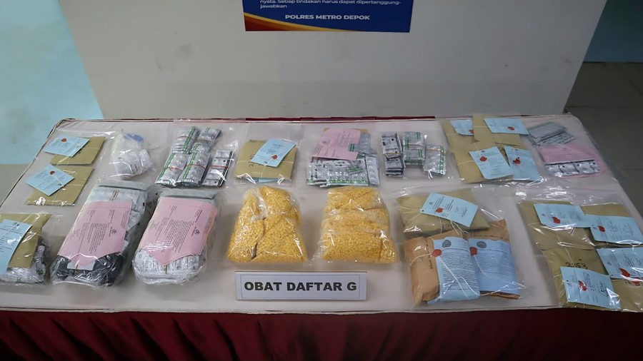 Penjual Obat Keras Berkedok Toko Sembako di Depok Dibekuk, 33.708 Pil Disita
