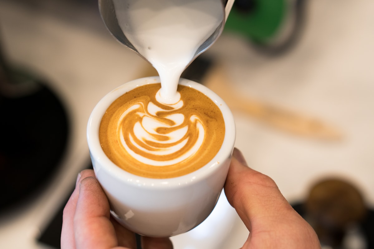 Latte Art: Mengungkap Seni Menuang Susu di Atas Espresso yang Memikat